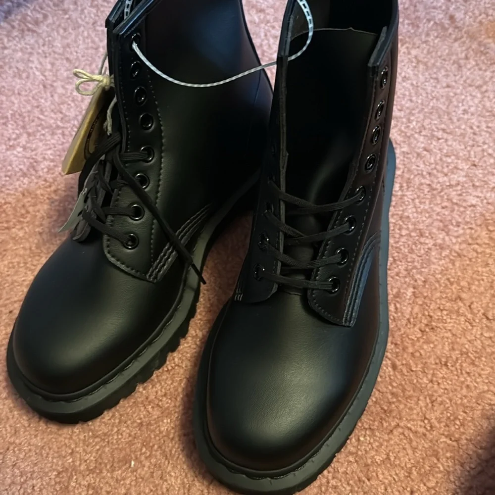 Dr Martens unisex Black Lace-Up Combat Boots